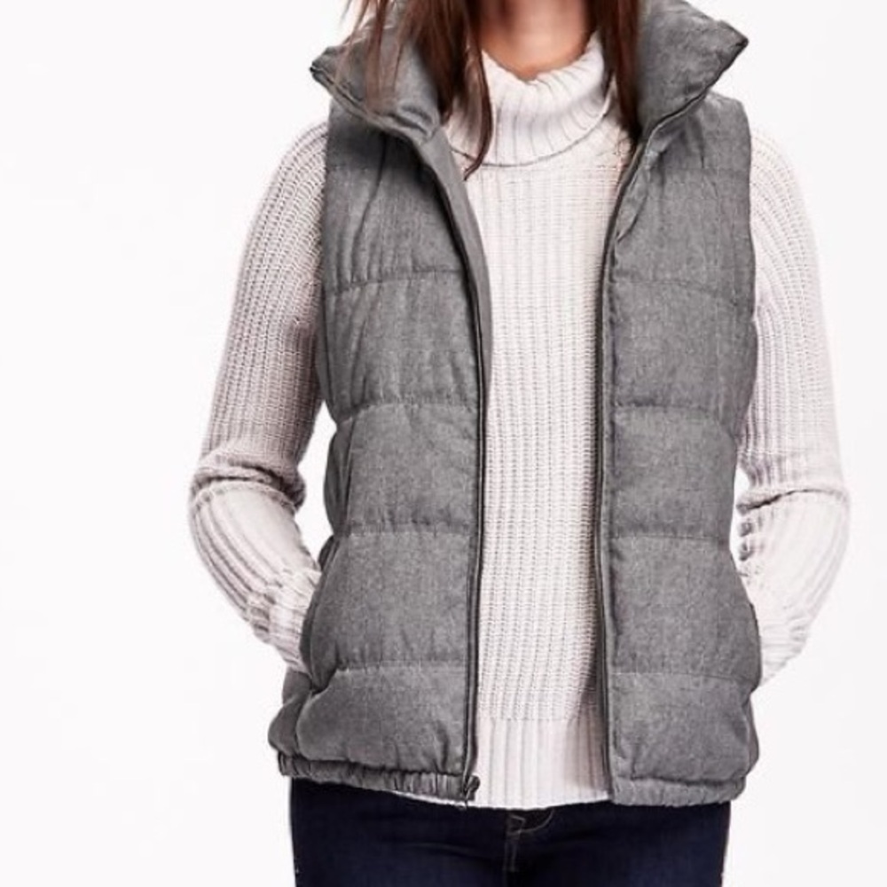 NWT Old Navy Gray Puffer Vest - Size XS Petite